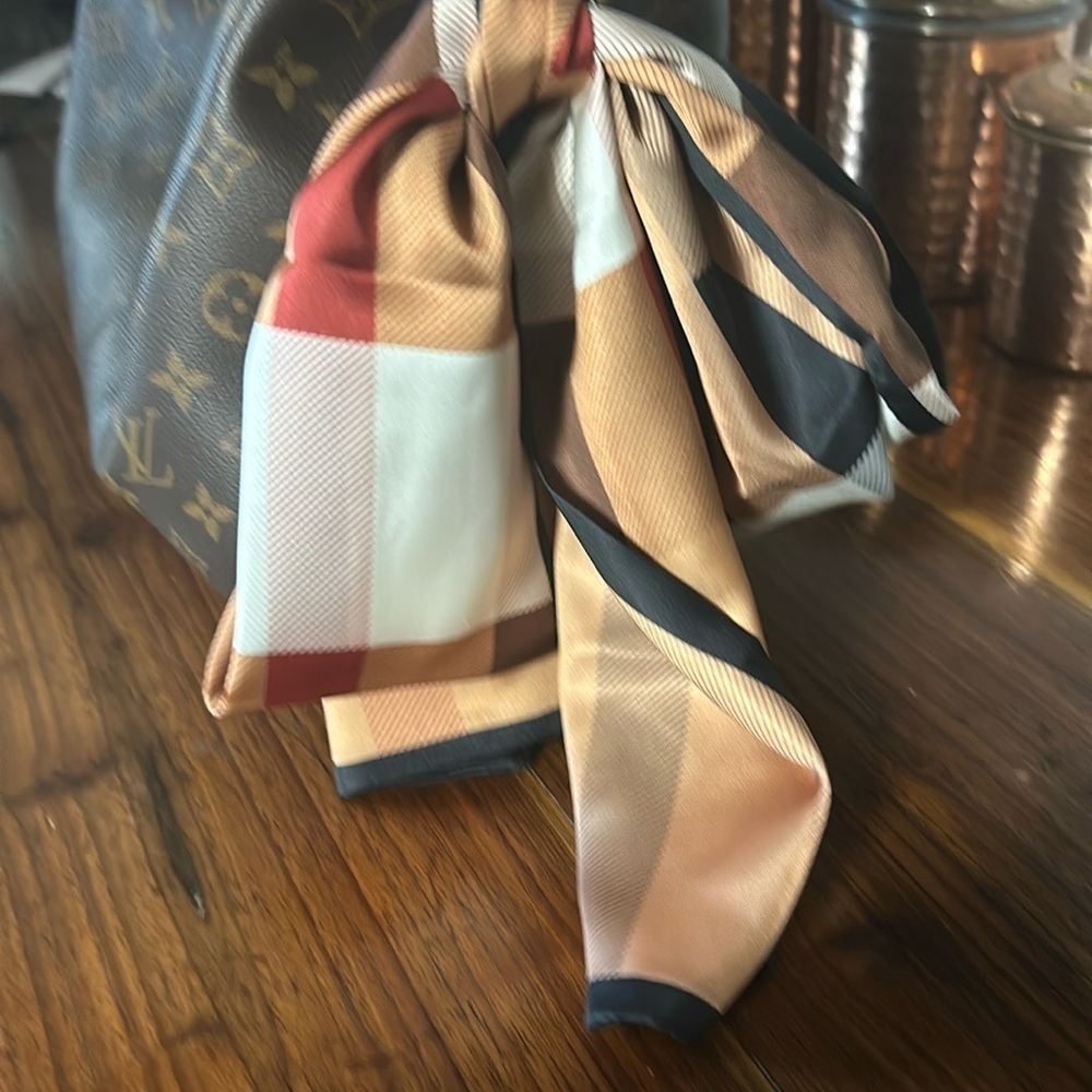 Beautiful scarf. Multi purpose - Picture 2 of 5